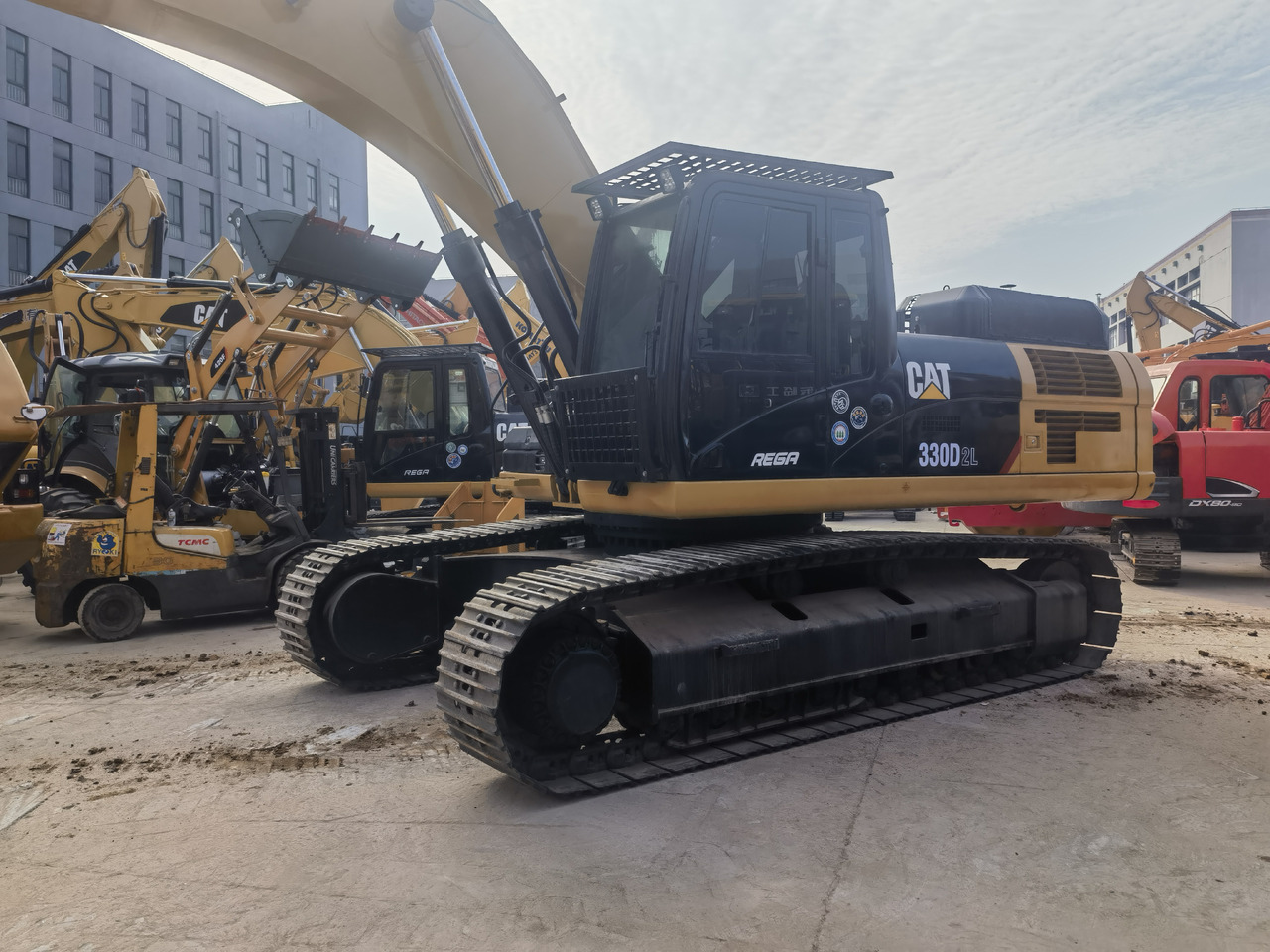 CAT 330D2L Excavator - Telakaivukone: kuva  CAT 330D2L Excavator - Telakaivukone CAT 330D2L Excavator - Telakaivukone: kuva  CAT 330D2L Excavator - Telakaivukone