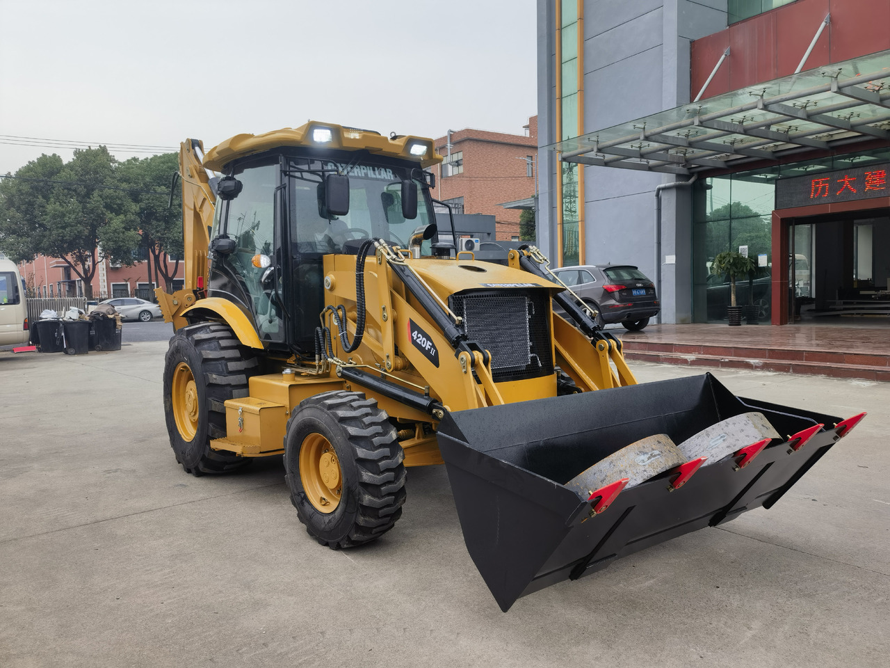 CAT 420F Backhoe Loader - Kaivuri-trukki: kuva CAT 420F Backhoe Loader - Kaivuri-trukki CAT 420F Backhoe Loader - Kaivuri-trukki: kuva CAT 420F Backhoe Loader - Kaivuri-trukki
