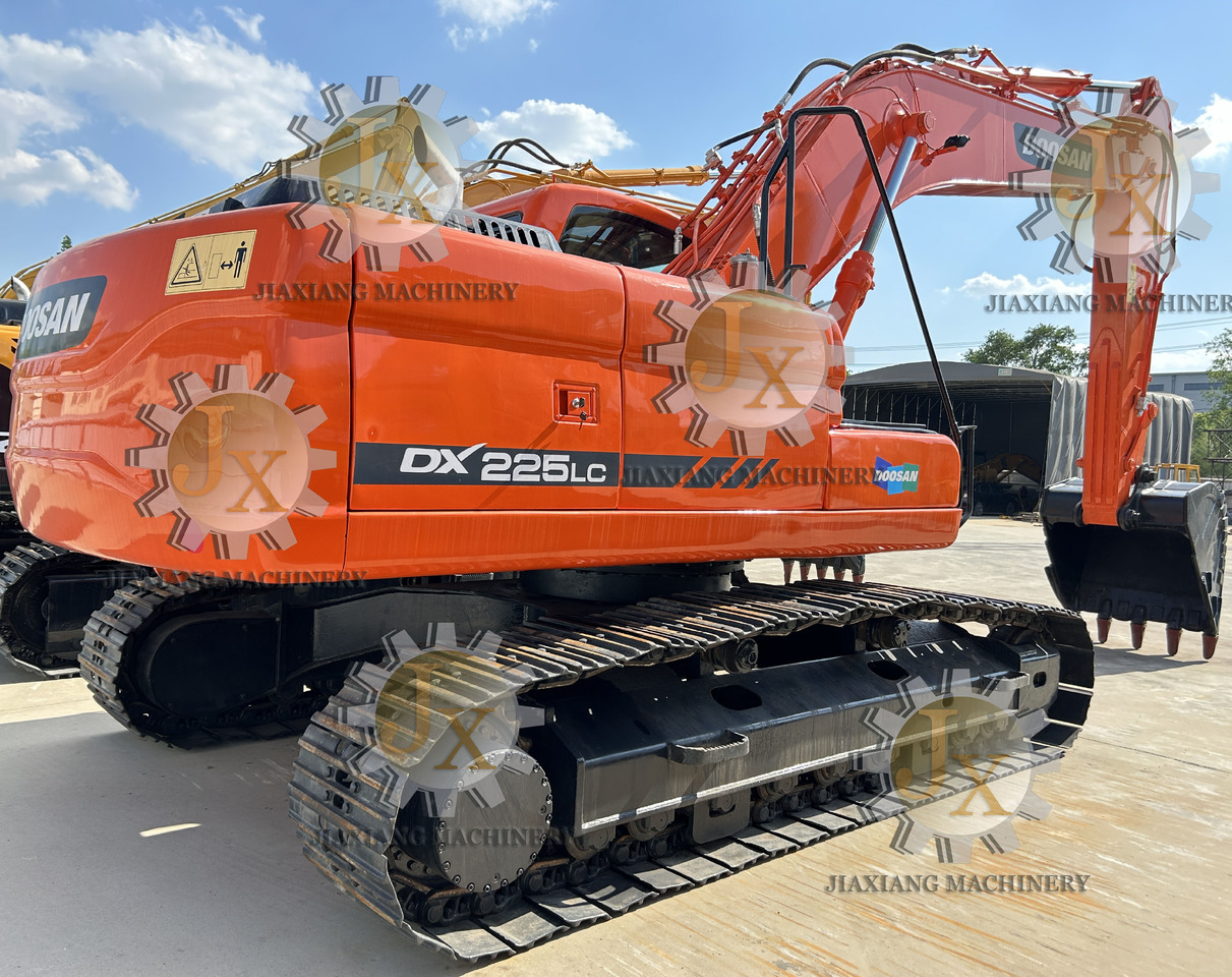 DOOSAN Doosan DX225LC Crawler excavator - Telakaivukone: kuva DOOSAN Doosan DX225LC Crawler excavator - Telakaivukone DOOSAN Doosan DX225LC Crawler excavator - Telakaivukone: kuva DOOSAN Doosan DX225LC Crawler excavator - Telakaivukone