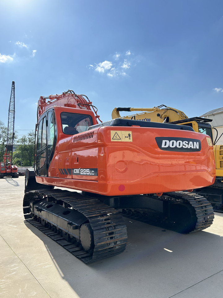 DOOSAN Doosan DX225LC Crawler excavator - Telakaivukone: kuva DOOSAN Doosan DX225LC Crawler excavator - Telakaivukone DOOSAN Doosan DX225LC Crawler excavator - Telakaivukone: kuva DOOSAN Doosan DX225LC Crawler excavator - Telakaivukone