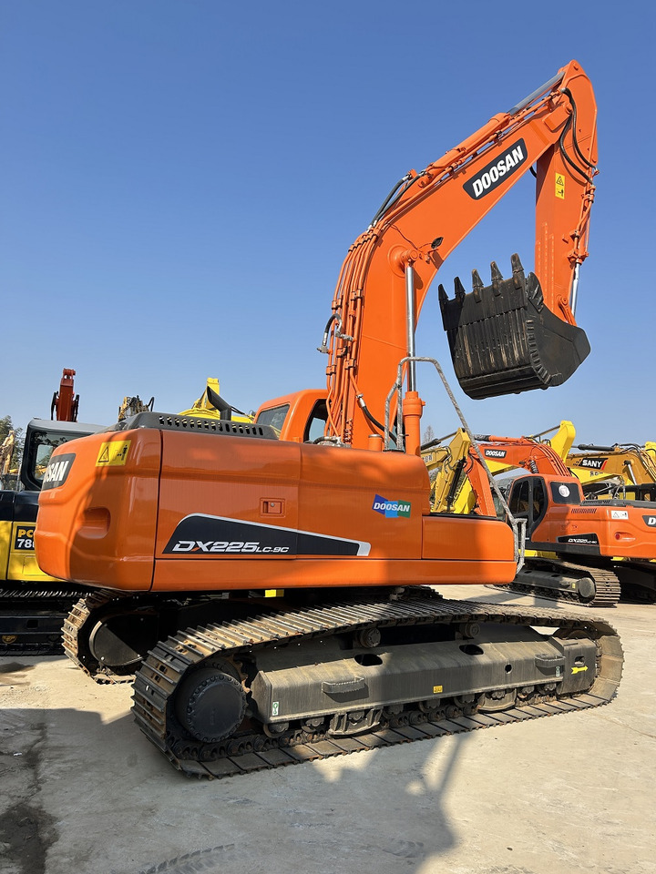 DOOSAN Doosan DX225LC Crawler excavator - Telakaivukone: kuva DOOSAN Doosan DX225LC Crawler excavator - Telakaivukone DOOSAN Doosan DX225LC Crawler excavator - Telakaivukone: kuva DOOSAN Doosan DX225LC Crawler excavator - Telakaivukone
