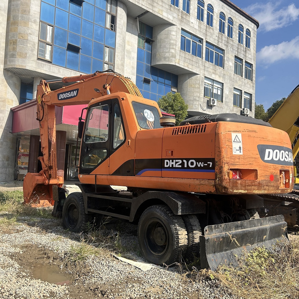 Doosan DH210w-7 wheel excavator - Pyöräalustainen kaivinkone: kuva Doosan DH210w-7 wheel excavator - Pyöräalustainen kaivinkone Doosan DH210w-7 wheel excavator - Pyöräalustainen kaivinkone: kuva Doosan DH210w-7 wheel excavator - Pyöräalustainen kaivinkone