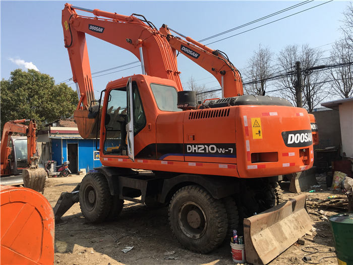 Doosan DH210w-7 wheel excavator - Pyöräalustainen kaivinkone: kuva Doosan DH210w-7 wheel excavator - Pyöräalustainen kaivinkone Doosan DH210w-7 wheel excavator - Pyöräalustainen kaivinkone: kuva Doosan DH210w-7 wheel excavator - Pyöräalustainen kaivinkone