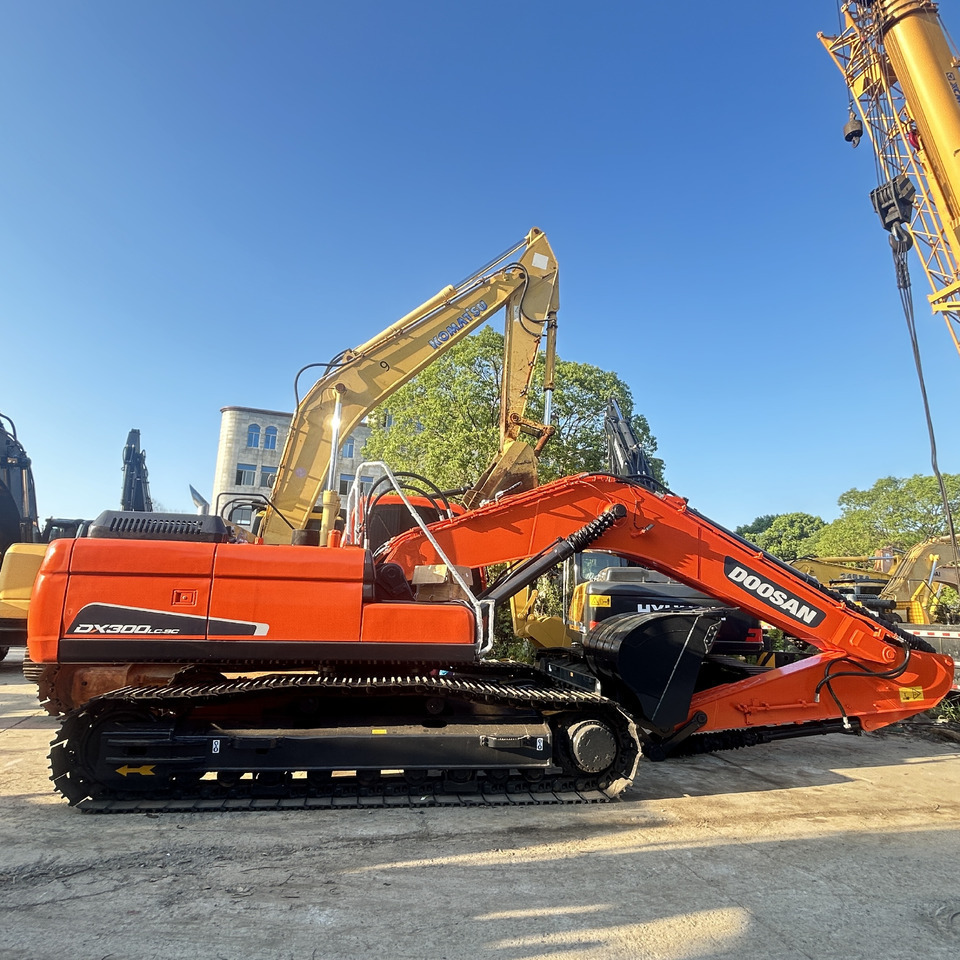 Doosan DX300LC Crawler Excavator - Telakaivukone: kuva Doosan DX300LC Crawler Excavator - Telakaivukone Doosan DX300LC Crawler Excavator - Telakaivukone: kuva Doosan DX300LC Crawler Excavator - Telakaivukone