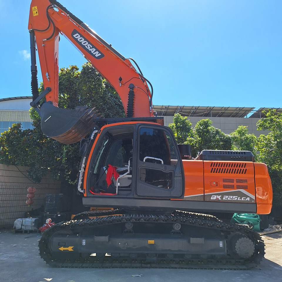 Doosan Dx225LCA Crawler Excavator - Telakaivukone: kuva Doosan Dx225LCA Crawler Excavator - Telakaivukone Doosan Dx225LCA Crawler Excavator - Telakaivukone: kuva Doosan Dx225LCA Crawler Excavator - Telakaivukone