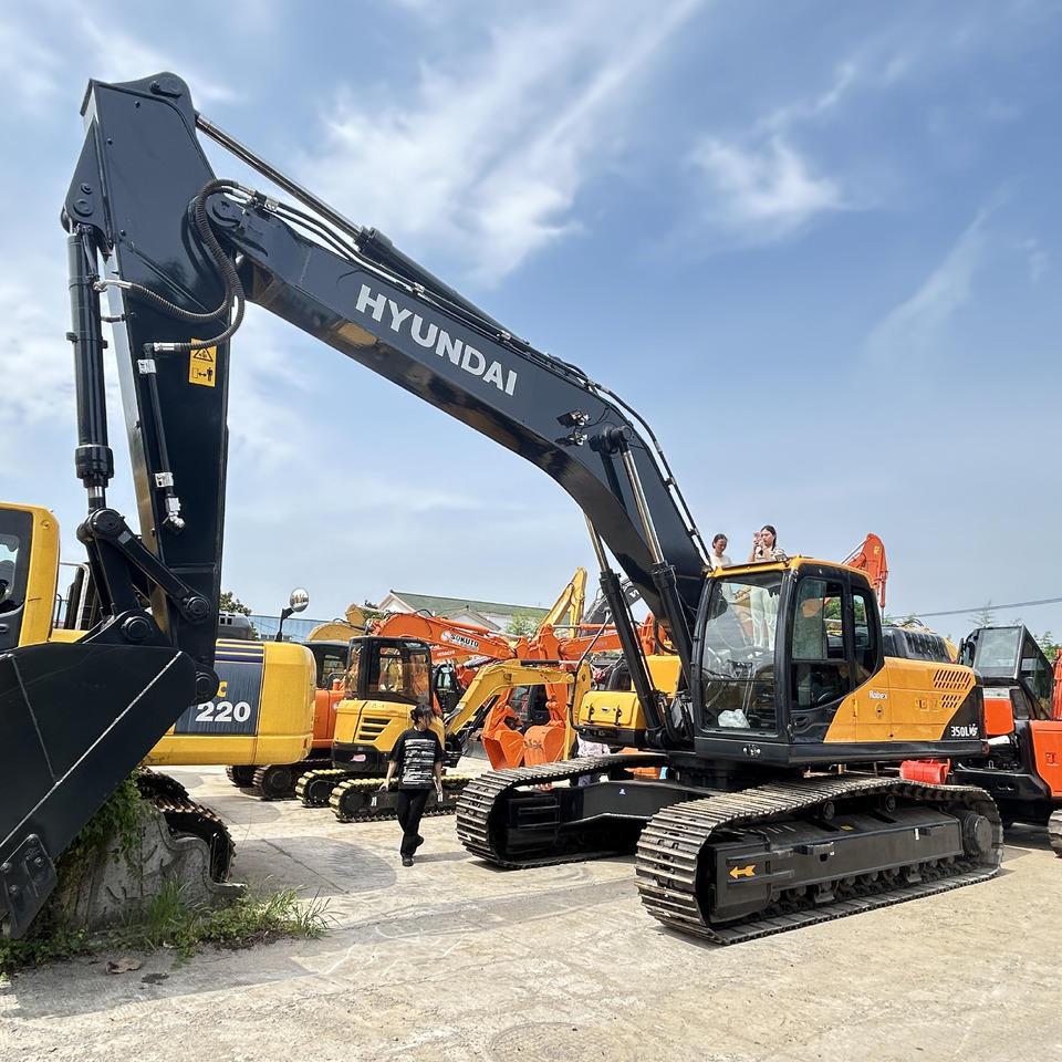 Hyundai 350LVS excavator - Pyöräalustainen kaivinkone: kuva Hyundai 350LVS excavator - Pyöräalustainen kaivinkone Hyundai 350LVS excavator - Pyöräalustainen kaivinkone: kuva Hyundai 350LVS excavator - Pyöräalustainen kaivinkone
