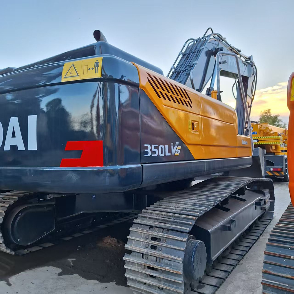 Hyundai 350LVS excavator - Pyöräalustainen kaivinkone: kuva Hyundai 350LVS excavator - Pyöräalustainen kaivinkone Hyundai 350LVS excavator - Pyöräalustainen kaivinkone: kuva Hyundai 350LVS excavator - Pyöräalustainen kaivinkone