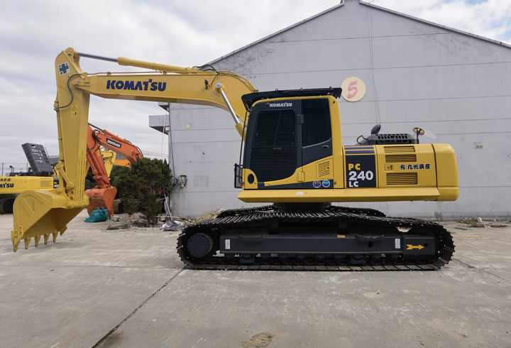 Japan Made Komatsu Second hand PC240LC-8 Excavator Used Construction Machine Komatsu Digger For Sale - Telakaivukone: kuva Japan Made Komatsu Second hand PC240LC-8 Excavator Used Construction Machine Komatsu Digger For Sale - Telakaivukone Japan Made Komatsu Second hand PC240LC-8 Excavator Used Construction Machine Komatsu Digger For Sale - Telakaivukone: kuva Japan Made Komatsu Second hand PC240LC-8 Excavator Used Construction Machine Komatsu Digger For Sale - Telakaivukone