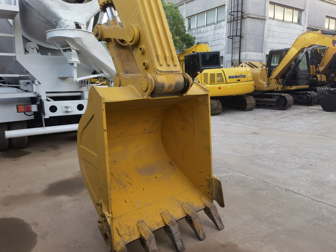 Telakaivukone KOMATSU PC220-8: kuva Telakaivukone KOMATSU PC220-8