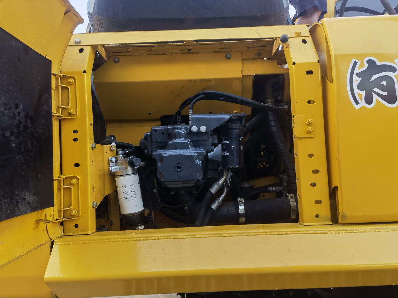 Telakaivukone KOMATSU PC220-8: kuva Telakaivukone KOMATSU PC220-8