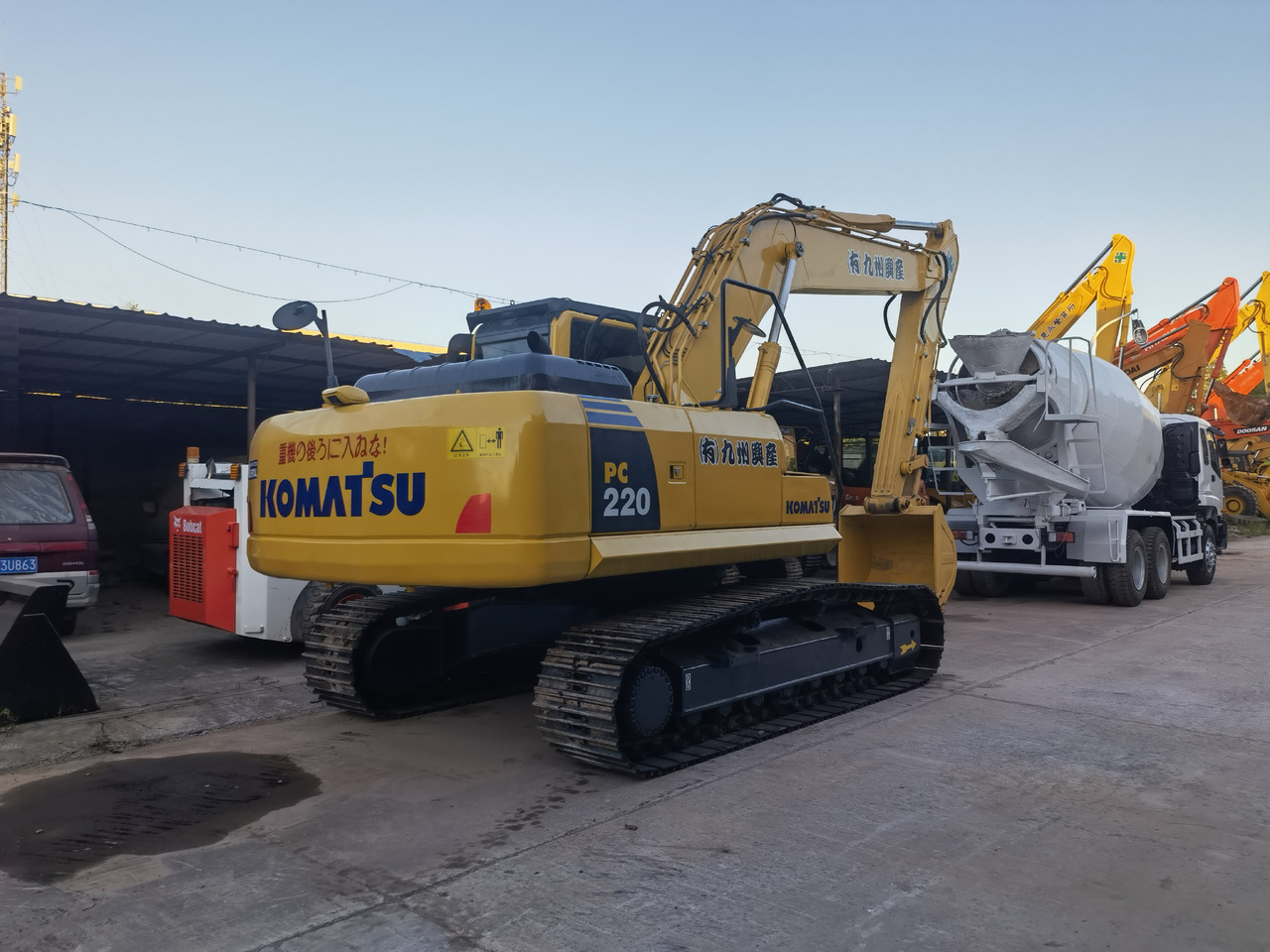Komatsu PC 220-8 Excavator - Telakaivukone: kuva Komatsu PC 220-8 Excavator - Telakaivukone Komatsu PC 220-8 Excavator - Telakaivukone: kuva Komatsu PC 220-8 Excavator - Telakaivukone