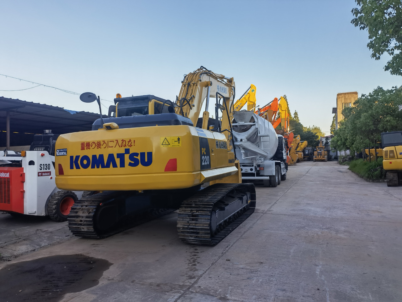Komatsu PC 220-8 Excavator - Telakaivukone: kuva Komatsu PC 220-8 Excavator - Telakaivukone Komatsu PC 220-8 Excavator - Telakaivukone: kuva Komatsu PC 220-8 Excavator - Telakaivukone