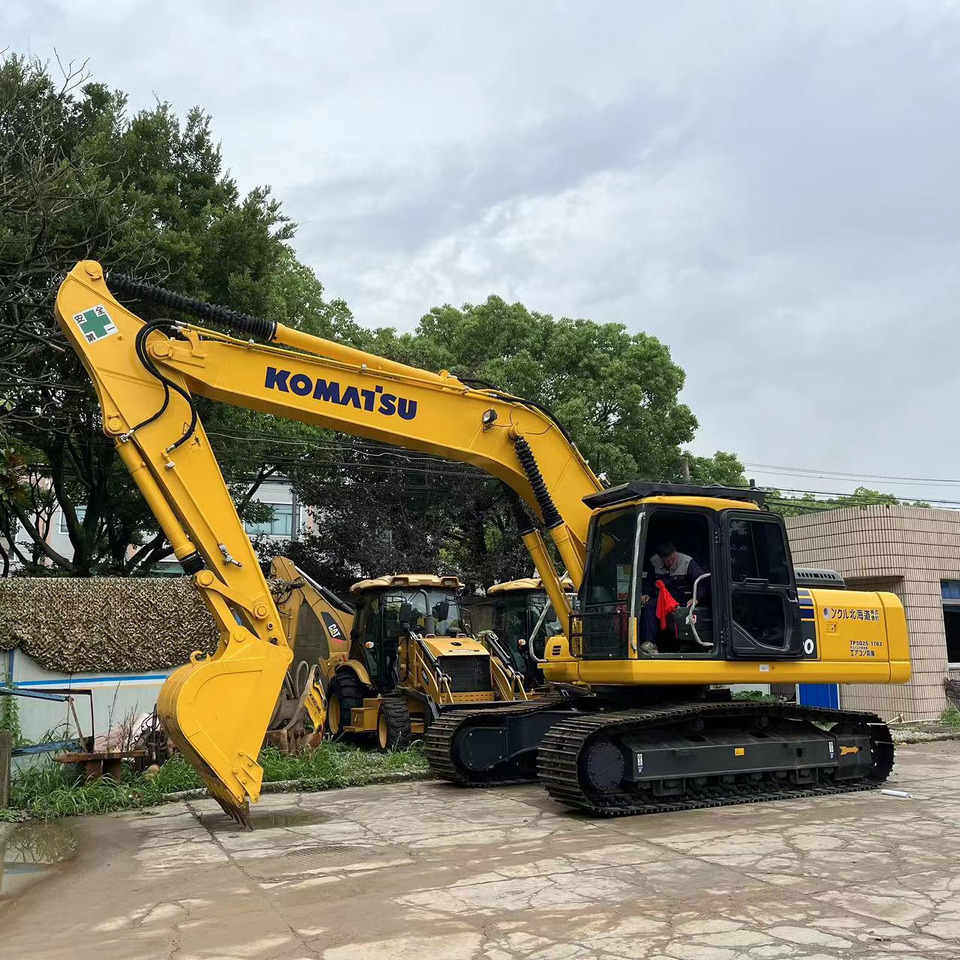 Komatsu PC 220-8 Excavator - Telakaivukone: kuva Komatsu PC 220-8 Excavator - Telakaivukone Komatsu PC 220-8 Excavator - Telakaivukone: kuva Komatsu PC 220-8 Excavator - Telakaivukone
