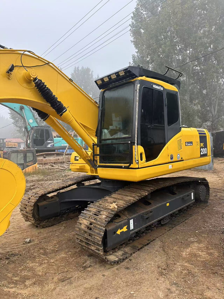 Komatsu PC200-7 excavator - Telakaivukone: kuva Komatsu PC200-7 excavator - Telakaivukone Komatsu PC200-7 excavator - Telakaivukone: kuva Komatsu PC200-7 excavator - Telakaivukone