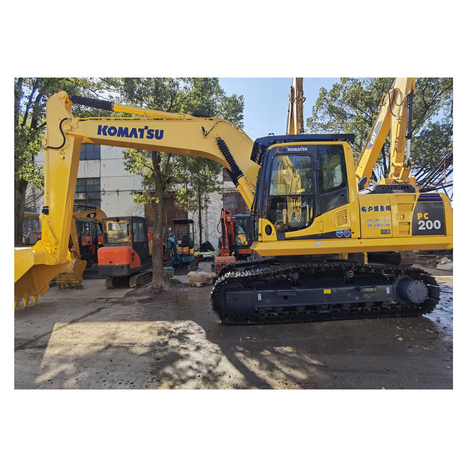 Komatsu PC200-8 Excavator - Telakaivukone: kuva  Komatsu PC200-8 Excavator - Telakaivukone Komatsu PC200-8 Excavator - Telakaivukone: kuva  Komatsu PC200-8 Excavator - Telakaivukone