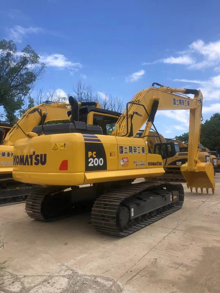 Komatsu PC200-8 Excavator - Telakaivukone: kuva  Komatsu PC200-8 Excavator - Telakaivukone Komatsu PC200-8 Excavator - Telakaivukone: kuva  Komatsu PC200-8 Excavator - Telakaivukone