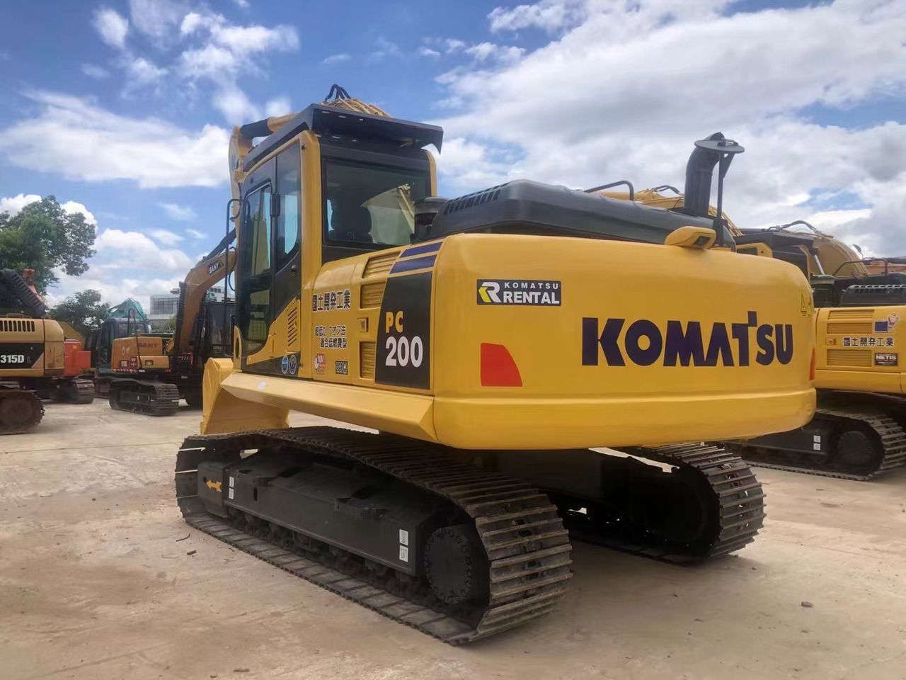 Komatsu PC200-8 Excavator - Telakaivukone: kuva  Komatsu PC200-8 Excavator - Telakaivukone Komatsu PC200-8 Excavator - Telakaivukone: kuva  Komatsu PC200-8 Excavator - Telakaivukone