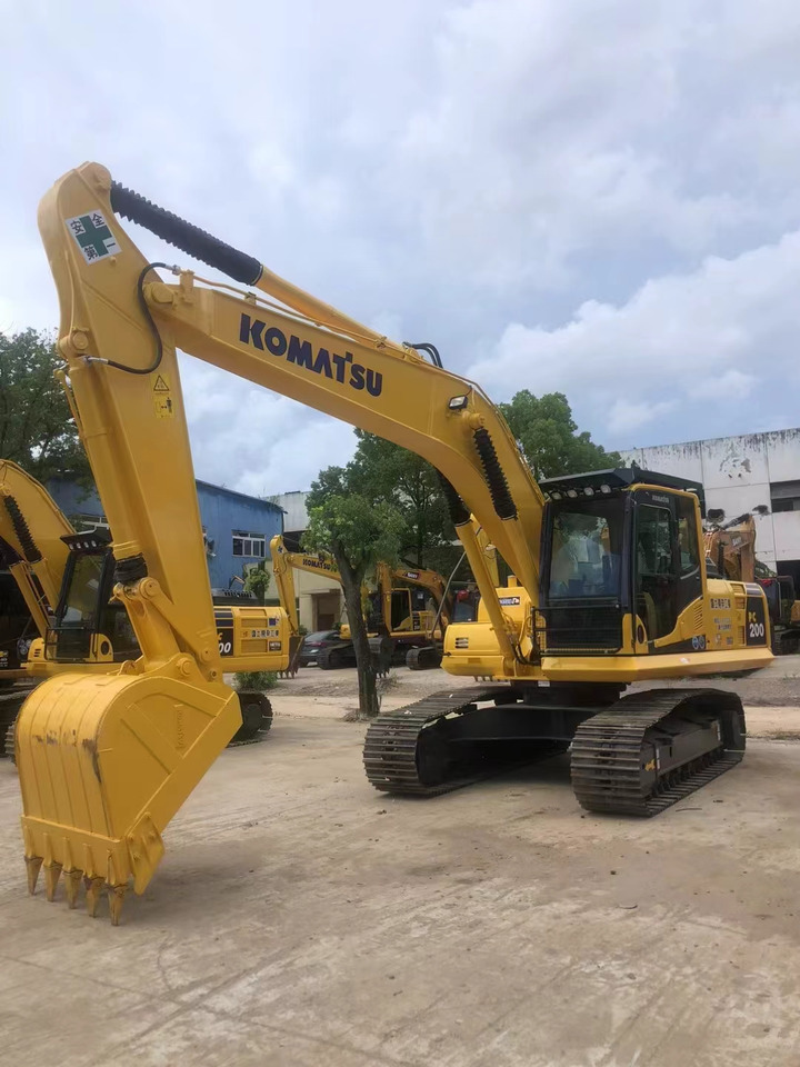 Komatsu PC200-8 Excavator - Telakaivukone: kuva  Komatsu PC200-8 Excavator - Telakaivukone Komatsu PC200-8 Excavator - Telakaivukone: kuva  Komatsu PC200-8 Excavator - Telakaivukone