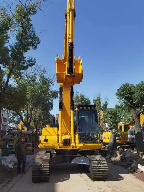 Komatsu PC200-8 Excavator - Telakaivukone: kuva  Komatsu PC200-8 Excavator - Telakaivukone Komatsu PC200-8 Excavator - Telakaivukone: kuva  Komatsu PC200-8 Excavator - Telakaivukone