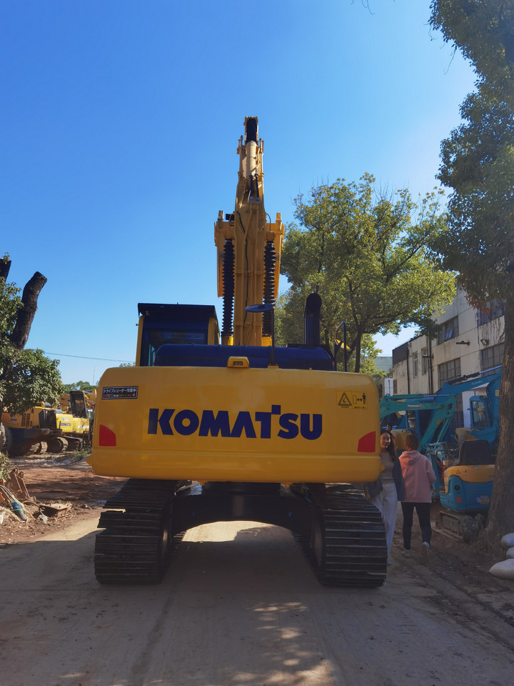 Komatsu PC200-8 Excavator - Telakaivukone: kuva  Komatsu PC200-8 Excavator - Telakaivukone Komatsu PC200-8 Excavator - Telakaivukone: kuva  Komatsu PC200-8 Excavator - Telakaivukone
