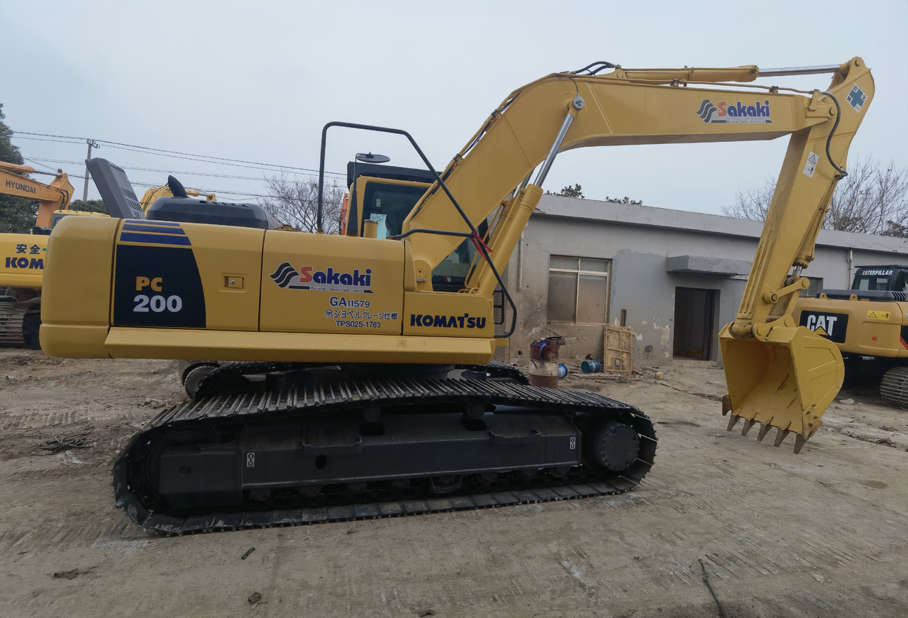 Komatsu PC200-8 Excavator - Telakaivukone: kuva  Komatsu PC200-8 Excavator - Telakaivukone Komatsu PC200-8 Excavator - Telakaivukone: kuva  Komatsu PC200-8 Excavator - Telakaivukone