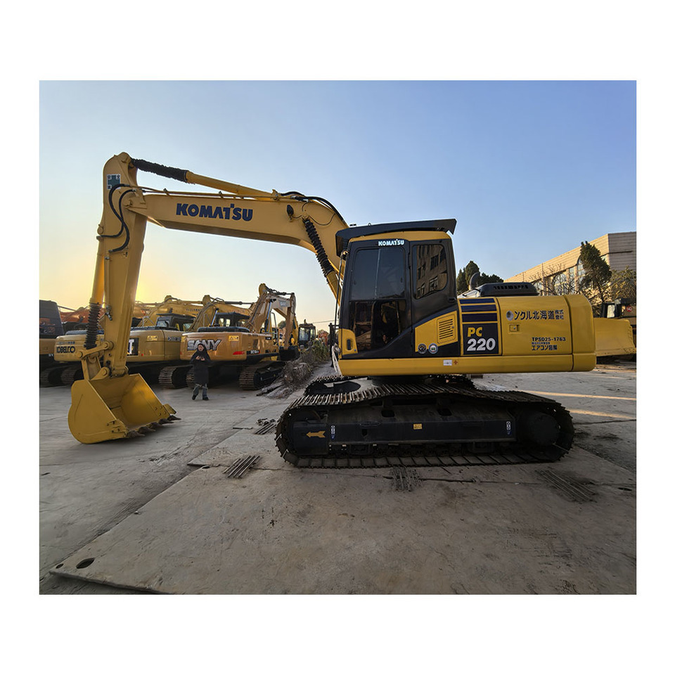 Komatsu PC220-7 - Telakaivukone: kuva Komatsu PC220-7 - Telakaivukone Komatsu PC220-7 - Telakaivukone: kuva Komatsu PC220-7 - Telakaivukone