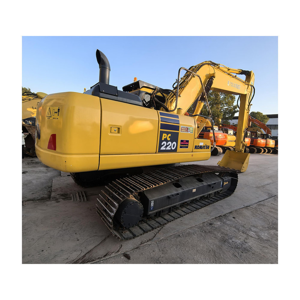 Komatsu PC220-7 - Telakaivukone: kuva Komatsu PC220-7 - Telakaivukone Komatsu PC220-7 - Telakaivukone: kuva Komatsu PC220-7 - Telakaivukone