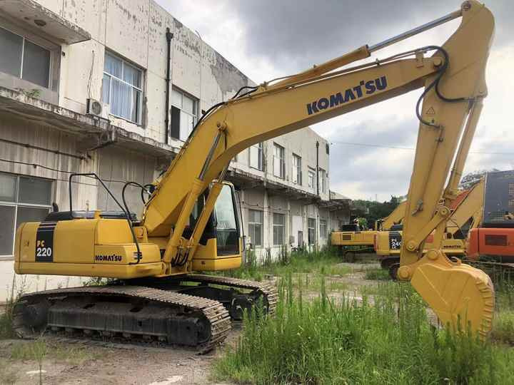 Komatsu PC220-7 - Telakaivukone: kuva Komatsu PC220-7 - Telakaivukone Komatsu PC220-7 - Telakaivukone: kuva Komatsu PC220-7 - Telakaivukone