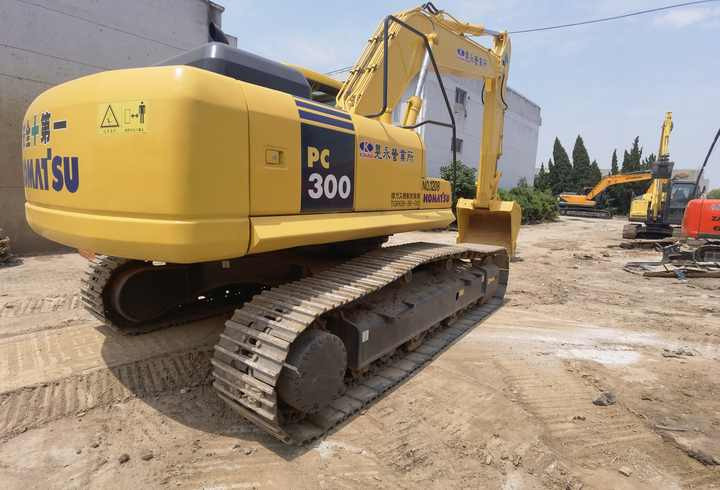 Komatsu PC300-7 excavator - Telakaivukone: kuva Komatsu PC300-7 excavator - Telakaivukone Komatsu PC300-7 excavator - Telakaivukone: kuva Komatsu PC300-7 excavator - Telakaivukone
