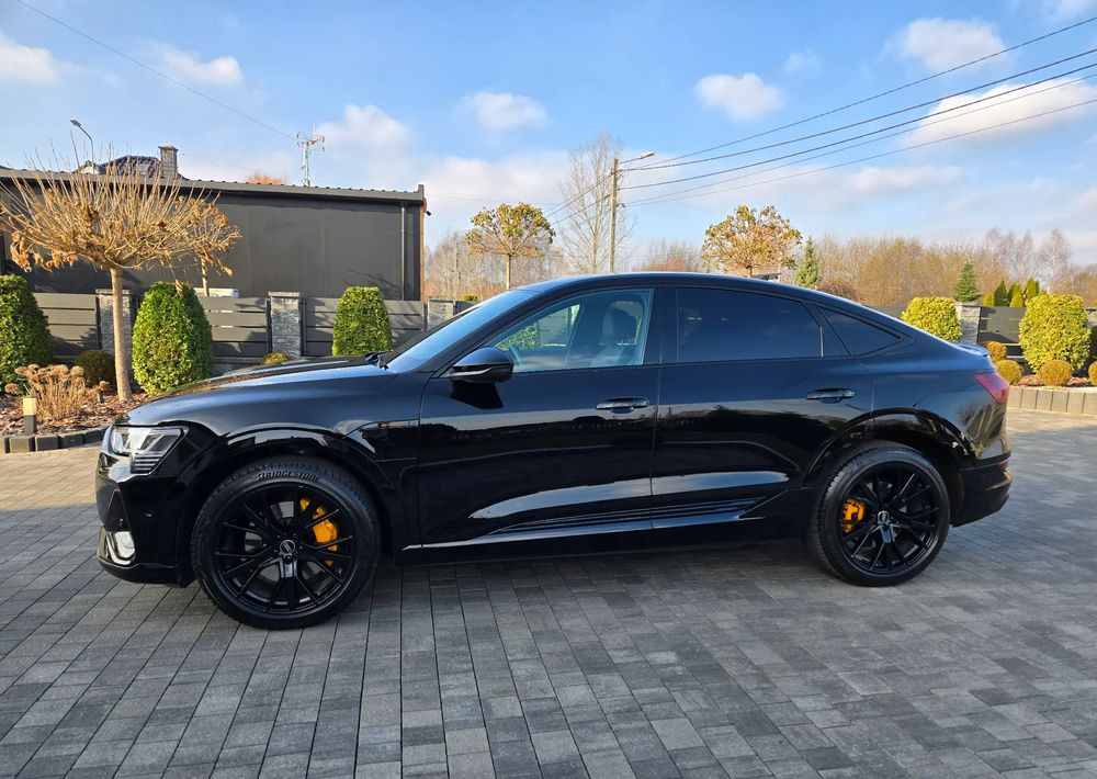 Audi e-tron 55 Quattro S Line - Sedan: kuva Audi e-tron 55 Quattro S Line - Sedan Audi e-tron 55 Quattro S Line - Sedan: kuva Audi e-tron 55 Quattro S Line - Sedan