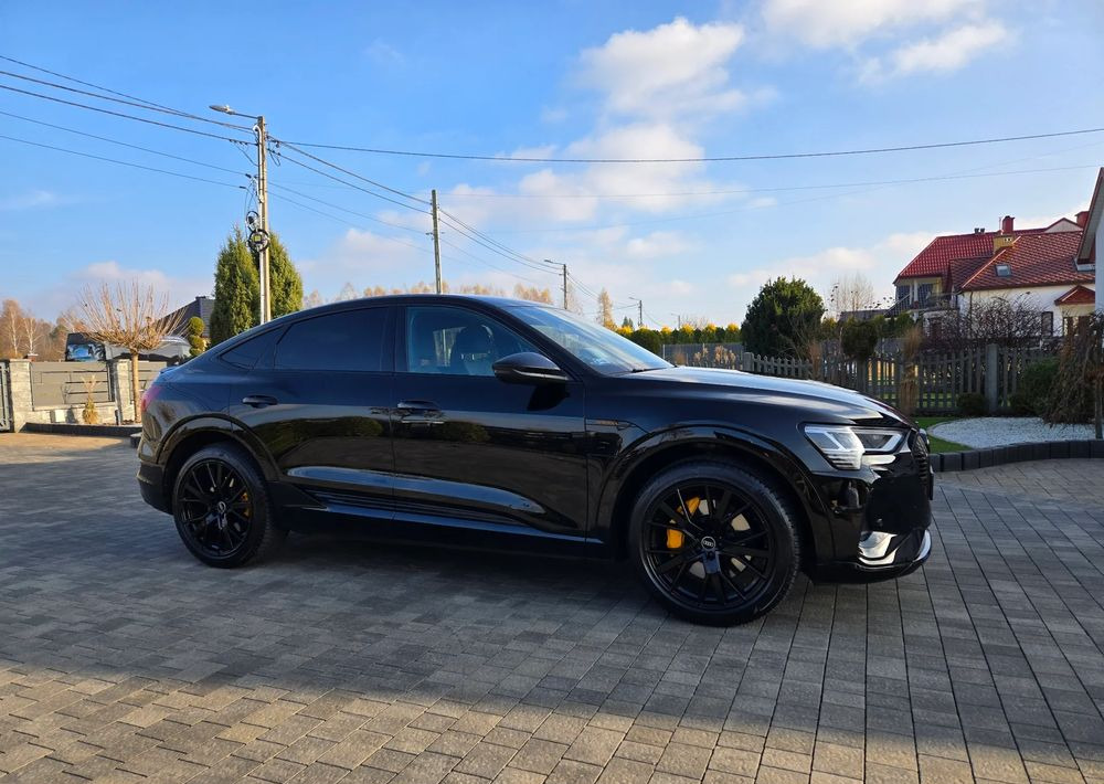 Audi e-tron 55 Quattro S Line - Sedan: kuva Audi e-tron 55 Quattro S Line - Sedan Audi e-tron 55 Quattro S Line - Sedan: kuva Audi e-tron 55 Quattro S Line - Sedan