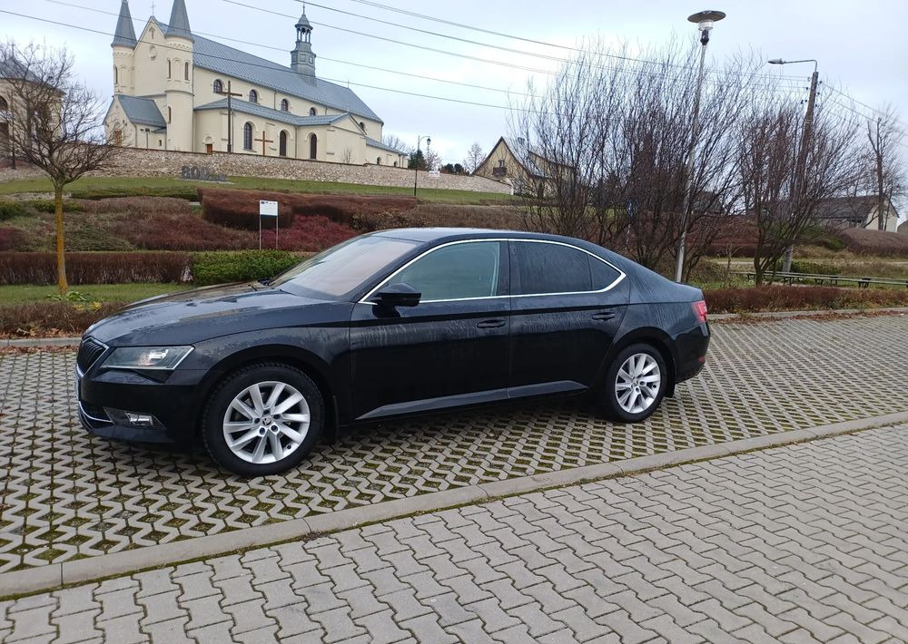 Skoda Superb 2.0 TDI Ambition - Sedan: kuva Skoda Superb 2.0 TDI Ambition - Sedan Skoda Superb 2.0 TDI Ambition - Sedan: kuva Skoda Superb 2.0 TDI Ambition - Sedan