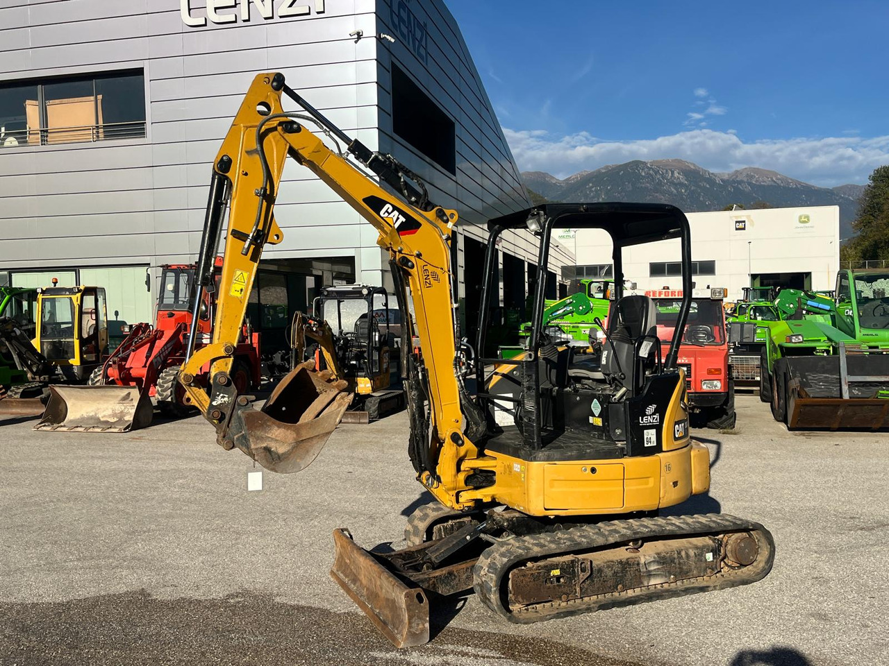 ESCAVATORE CAT 303 E CR - Minikuormaaja: kuva ESCAVATORE CAT 303 E CR - Minikuormaaja ESCAVATORE CAT 303 E CR - Minikuormaaja: kuva ESCAVATORE CAT 303 E CR - Minikuormaaja