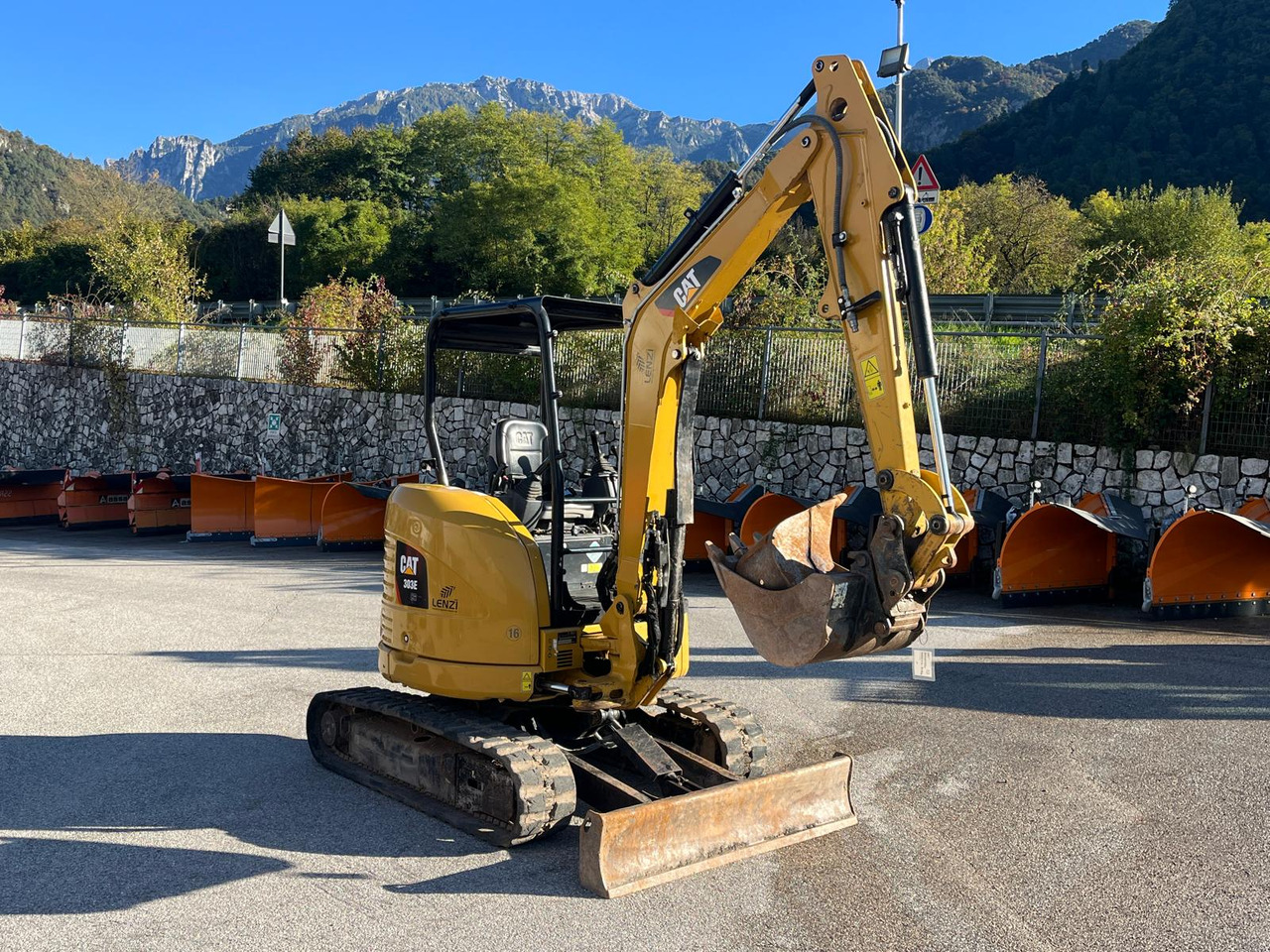 ESCAVATORE CAT 303 E CR - Minikuormaaja: kuva ESCAVATORE CAT 303 E CR - Minikuormaaja ESCAVATORE CAT 303 E CR - Minikuormaaja: kuva ESCAVATORE CAT 303 E CR - Minikuormaaja