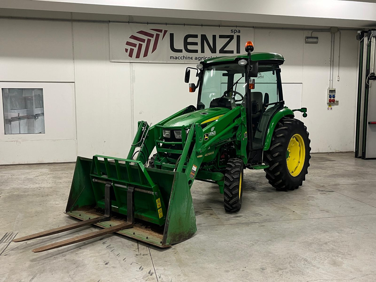 JOHN DEERE 4066 R ( IDROSTATICO ) - Traktori: kuva JOHN DEERE 4066 R ( IDROSTATICO ) - Traktori JOHN DEERE 4066 R ( IDROSTATICO ) - Traktori: kuva JOHN DEERE 4066 R ( IDROSTATICO ) - Traktori