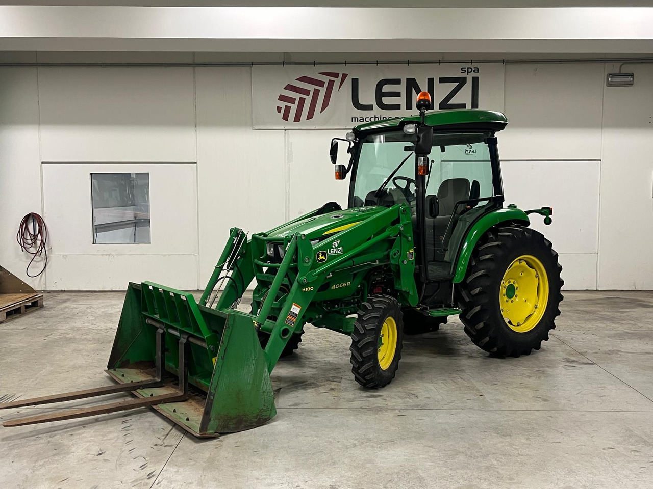 JOHN DEERE 4066 R ( IDROSTATICO ) - Traktori: kuva JOHN DEERE 4066 R ( IDROSTATICO ) - Traktori JOHN DEERE 4066 R ( IDROSTATICO ) - Traktori: kuva JOHN DEERE 4066 R ( IDROSTATICO ) - Traktori