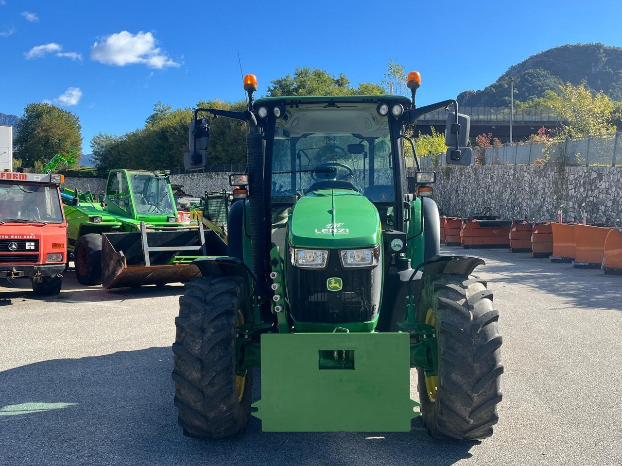 JOHN DEERE 5115M - Traktori: kuva JOHN DEERE 5115M - Traktori JOHN DEERE 5115M - Traktori: kuva JOHN DEERE 5115M - Traktori