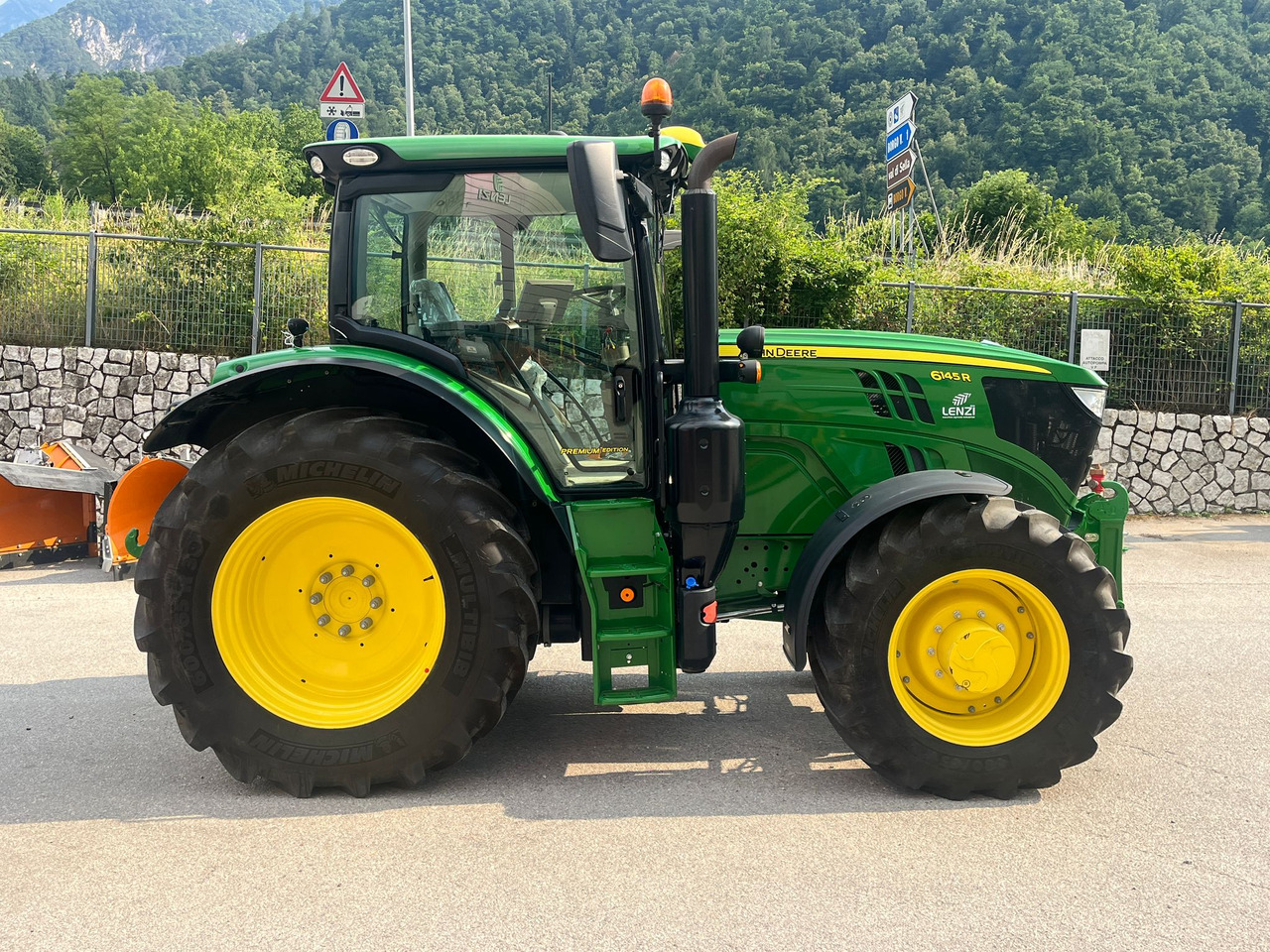JOHN DEERE 6145 R - Traktori: kuva JOHN DEERE 6145 R - Traktori JOHN DEERE 6145 R - Traktori: kuva JOHN DEERE 6145 R - Traktori