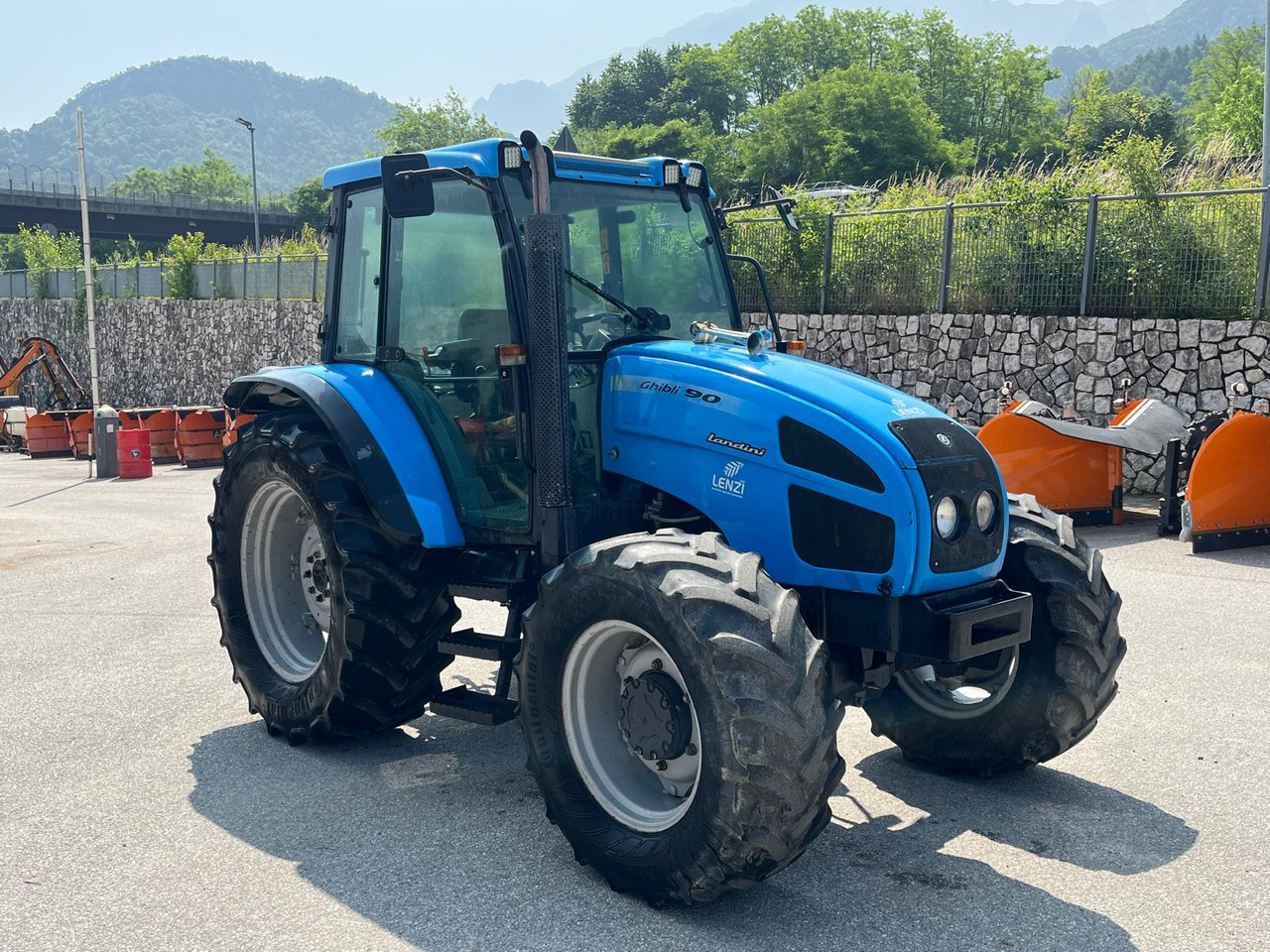 LANDINI GHIBLI 90 - Traktori: kuva LANDINI GHIBLI 90 - Traktori LANDINI GHIBLI 90 - Traktori: kuva LANDINI GHIBLI 90 - Traktori