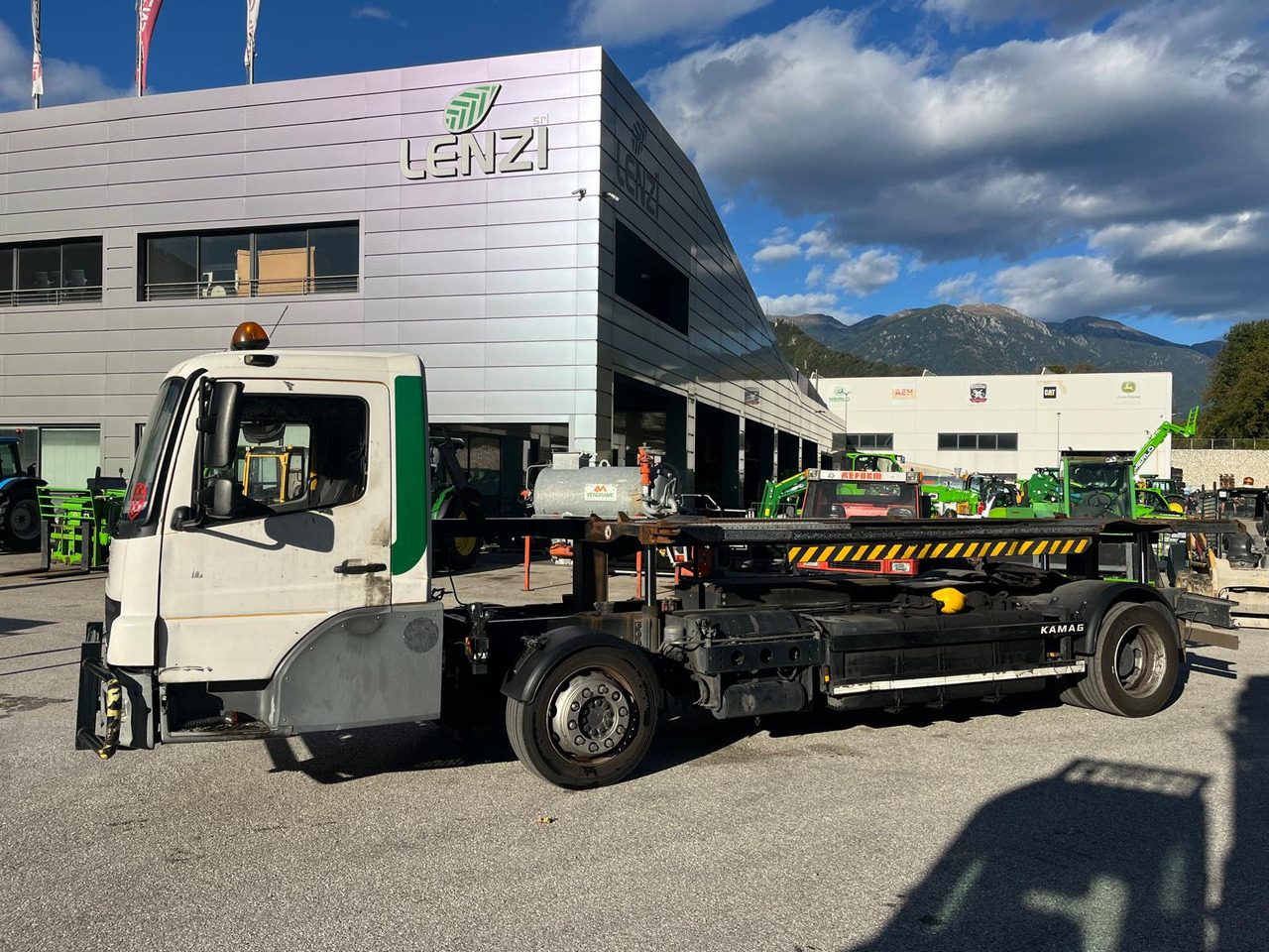 MERCEDES-BENZ KAMAG - Konttialus/ Vaihtokuormatilat kuorma-auto: kuva MERCEDES-BENZ KAMAG - Konttialus/ Vaihtokuormatilat kuorma-auto MERCEDES-BENZ KAMAG - Konttialus/ Vaihtokuormatilat kuorma-auto: kuva MERCEDES-BENZ KAMAG - Konttialus/ Vaihtokuormatilat kuorma-auto