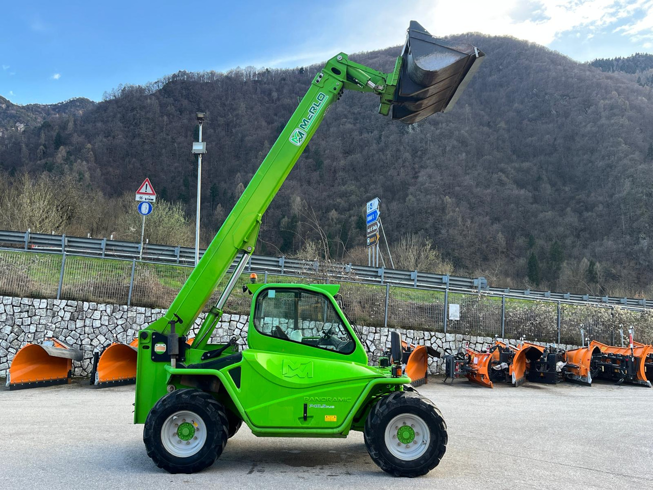 MERLO PANORAMIC 40.9 PLUS - Kurottaja: kuva MERLO PANORAMIC 40.9 PLUS - Kurottaja MERLO PANORAMIC 40.9 PLUS - Kurottaja: kuva MERLO PANORAMIC 40.9 PLUS - Kurottaja