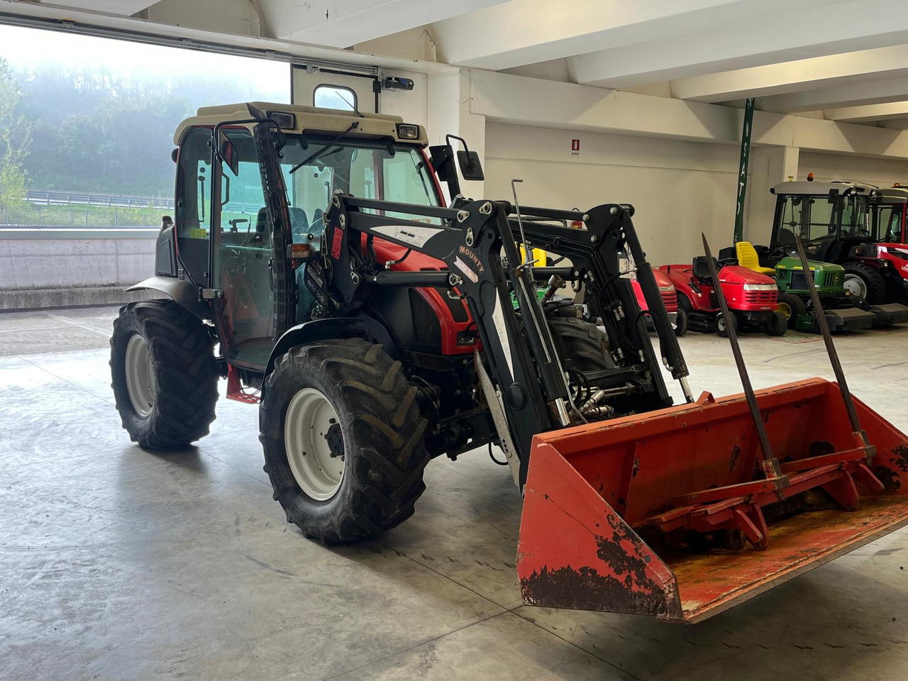 REFORM MOUNY 80S + CARICATORE HYDRAC - Traktori: kuva REFORM MOUNY 80S + CARICATORE HYDRAC - Traktori REFORM MOUNY 80S + CARICATORE HYDRAC - Traktori: kuva REFORM MOUNY 80S + CARICATORE HYDRAC - Traktori