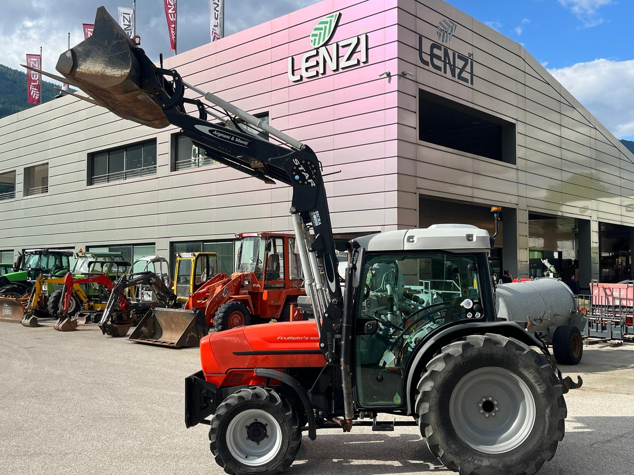 SAME FRUTTETO S 100 – CARICATORE - Traktori: kuva  SAME FRUTTETO S 100 – CARICATORE - Traktori SAME FRUTTETO S 100 – CARICATORE - Traktori: kuva  SAME FRUTTETO S 100 – CARICATORE - Traktori