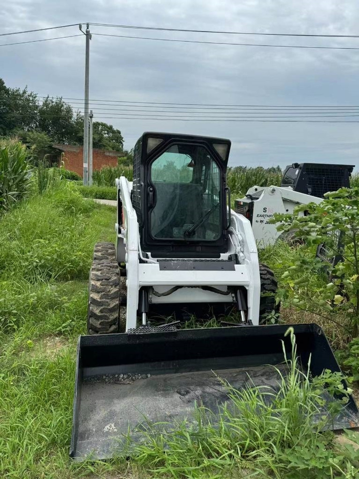 Bobcat S 160 - Liukuohjattu kuormaaja: kuva Bobcat S 160 - Liukuohjattu kuormaaja Bobcat S 160 - Liukuohjattu kuormaaja: kuva Bobcat S 160 - Liukuohjattu kuormaaja