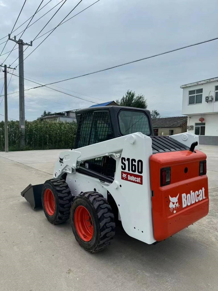 Bobcat S 160 - Liukuohjattu kuormaaja: kuva Bobcat S 160 - Liukuohjattu kuormaaja Bobcat S 160 - Liukuohjattu kuormaaja: kuva Bobcat S 160 - Liukuohjattu kuormaaja
