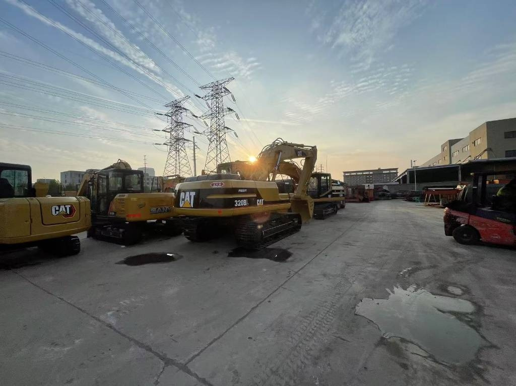 CAT 320 B - Telakaivukone: kuva CAT 320 B - Telakaivukone CAT 320 B - Telakaivukone: kuva CAT 320 B - Telakaivukone