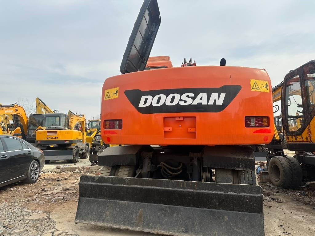 Doosan DH 150 W-7 - Pyöräalustainen kaivinkone: kuva Doosan DH 150 W-7 - Pyöräalustainen kaivinkone Doosan DH 150 W-7 - Pyöräalustainen kaivinkone: kuva Doosan DH 150 W-7 - Pyöräalustainen kaivinkone