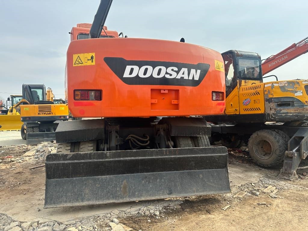 Doosan DH 150 W-7 - Pyöräalustainen kaivinkone: kuva Doosan DH 150 W-7 - Pyöräalustainen kaivinkone Doosan DH 150 W-7 - Pyöräalustainen kaivinkone: kuva Doosan DH 150 W-7 - Pyöräalustainen kaivinkone