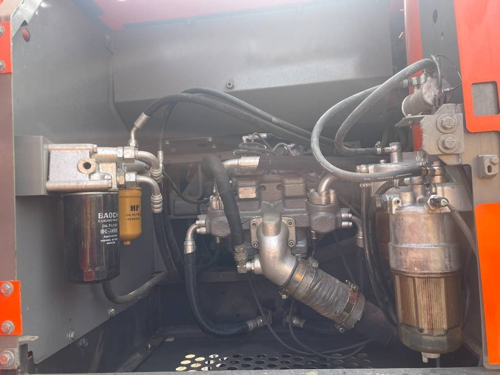 Telakaivukone Hitachi ZX 240: kuva Telakaivukone Hitachi ZX 240 Telakaivukone Hitachi ZX 240: kuva Telakaivukone Hitachi ZX 240