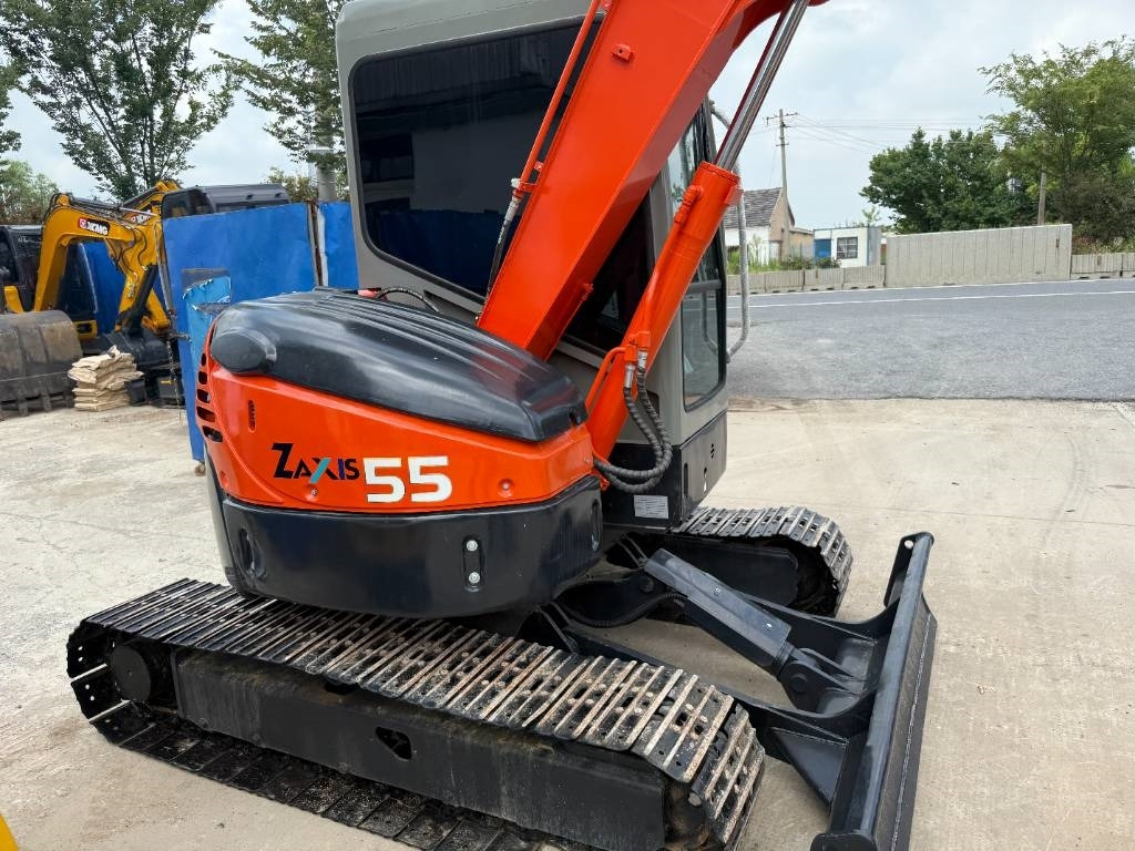 Hitachi ZX 55 - Minikuormaaja: kuva Hitachi ZX 55 - Minikuormaaja Hitachi ZX 55 - Minikuormaaja: kuva Hitachi ZX 55 - Minikuormaaja